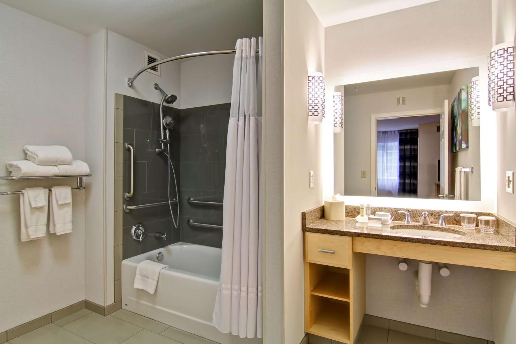 โฮมวูด สวีท บาย ฮิลตัน สแตรทฟอร์ด Hotel ภายนอก รูปภาพ
