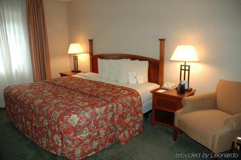 โฮมวูด สวีท บาย ฮิลตัน สแตรทฟอร์ด Hotel ภายนอก รูปภาพ